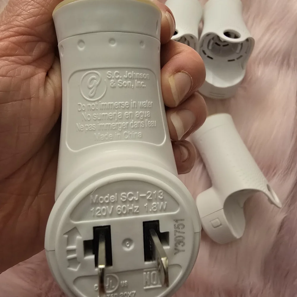 Glade Plug In (4) - Picture 2 of 2